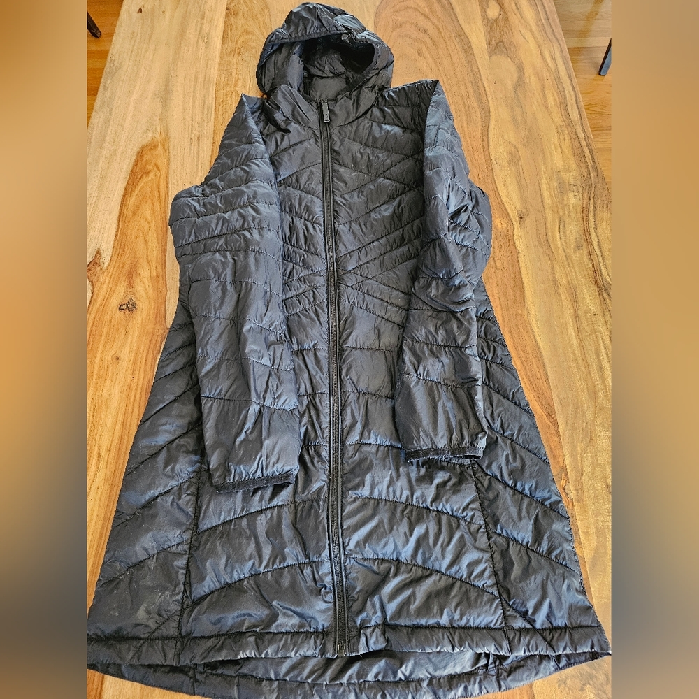 LOLË Black light puffer coat